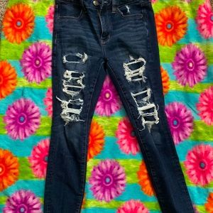 Size 4 they fit really cute with sneakers.